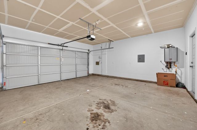 6591 E Liberty Avenue, Fresno, CA 93727