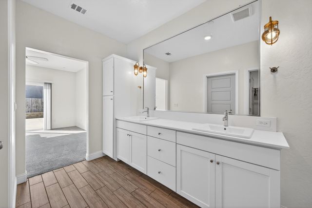 6591 E Liberty Avenue, Fresno, CA 93727