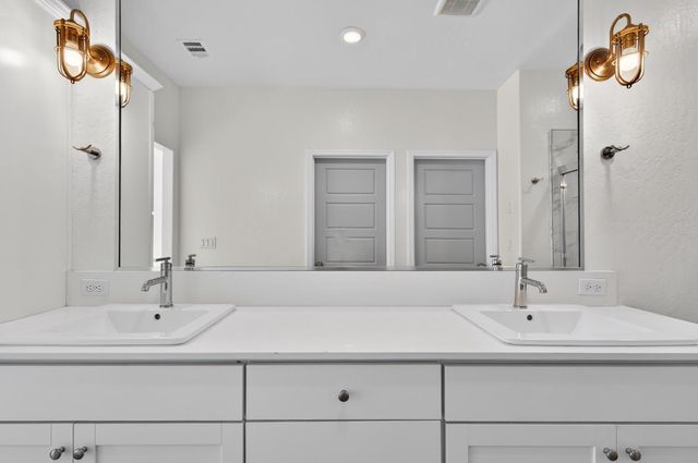 6591 E Liberty Avenue, Fresno, CA 93727