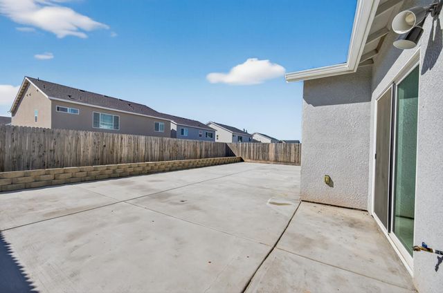 6591 E Liberty Avenue, Fresno, CA 93727