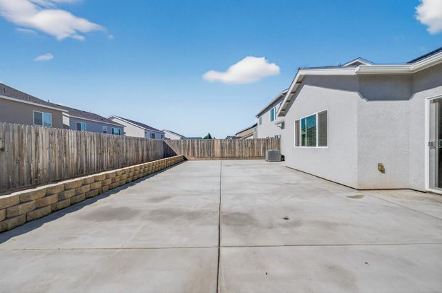 6591 E Liberty Avenue, Fresno, CA 93727