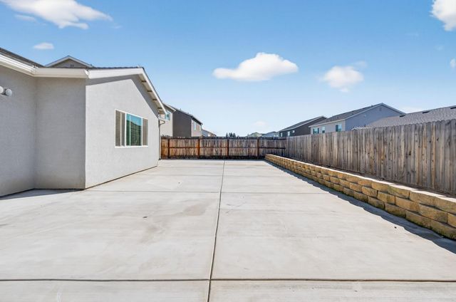 6591 E Liberty Avenue, Fresno, CA 93727