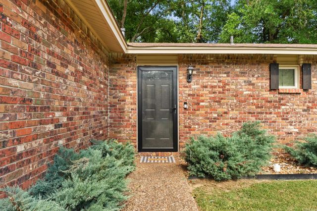 302 Club Lane, Conway, AR 72034
