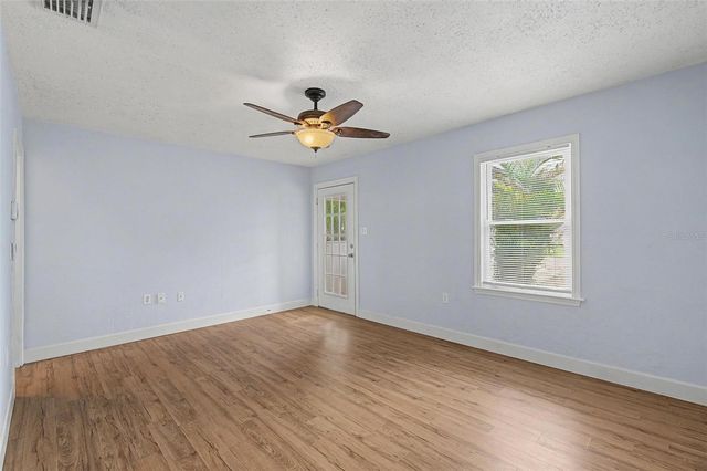3208 W HARTNETT AVENUE, Tampa, FL 33611