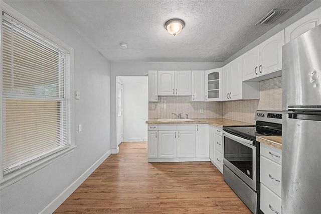 3208 W HARTNETT AVENUE, Tampa, FL 33611