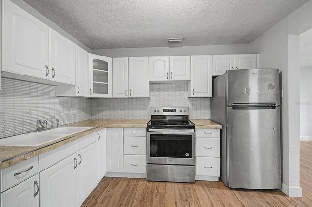 3208 W HARTNETT AVENUE, Tampa, FL 33611
