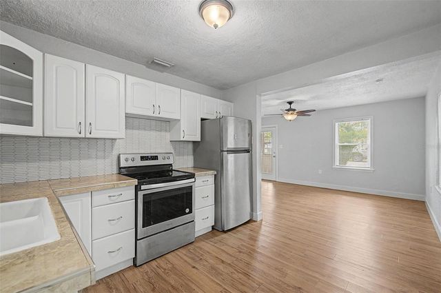 3208 W HARTNETT AVENUE, Tampa, FL 33611
