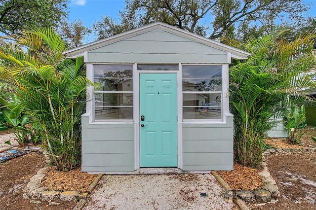 3208 W HARTNETT AVENUE, Tampa, FL 33611