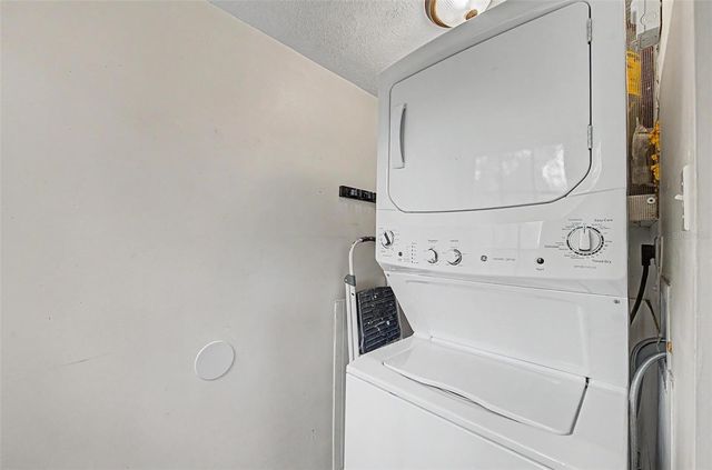 3208 W HARTNETT AVENUE, Tampa, FL 33611