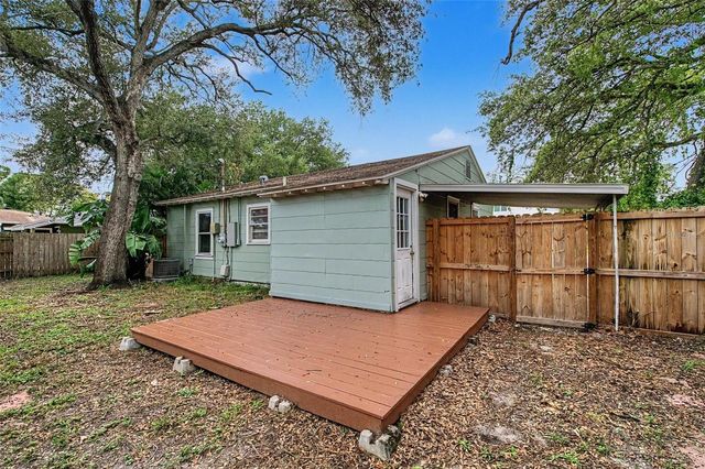 3208 W HARTNETT AVENUE, Tampa, FL 33611