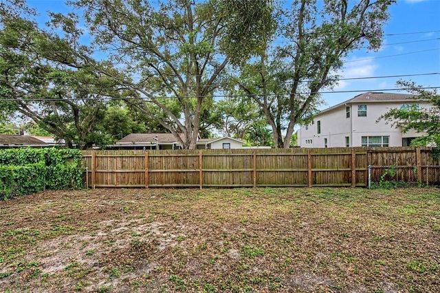 3208 W HARTNETT AVENUE, Tampa, FL 33611