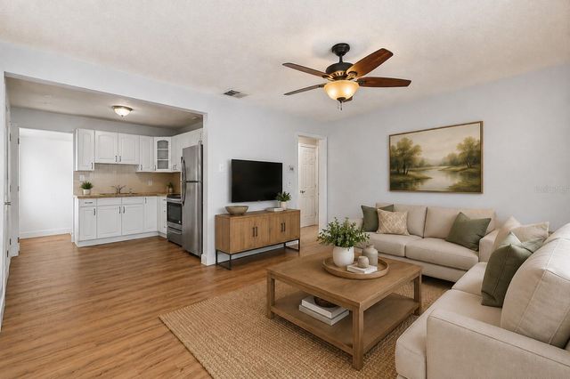 3208 W HARTNETT AVENUE, Tampa, FL 33611