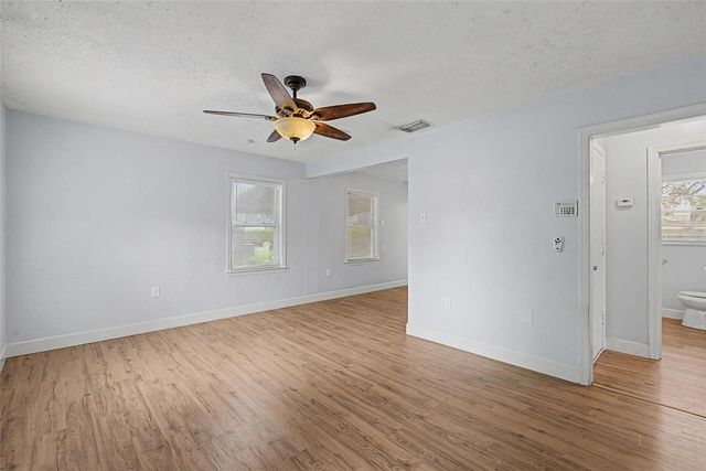 3208 W HARTNETT AVENUE, Tampa, FL 33611