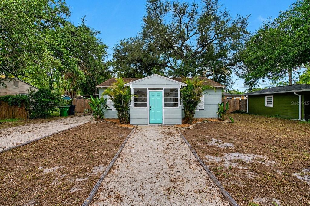 3208 W HARTNETT AVENUE, Tampa, FL 33611