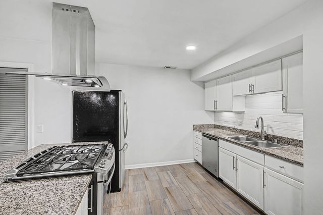 8300 Sawyer Brown Rd Apt H301, Nashville, TN 37221