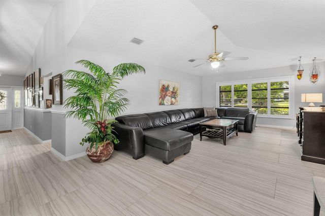 13 St Giles Road, Palm Beach Gardens, FL 33418