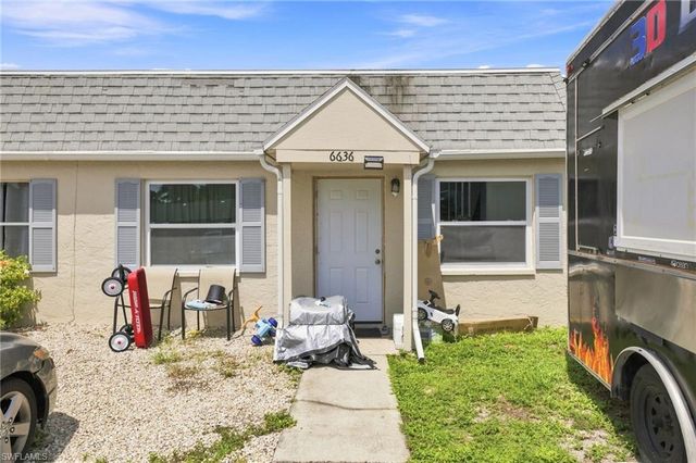 6636-6640 Warwick CIR, Fort Myers, FL 33919