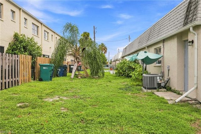 6636-6640 Warwick CIR, Fort Myers, FL 33919