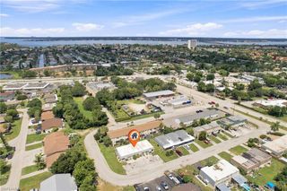 6636-6640 Warwick CIR, Fort Myers, FL 33919