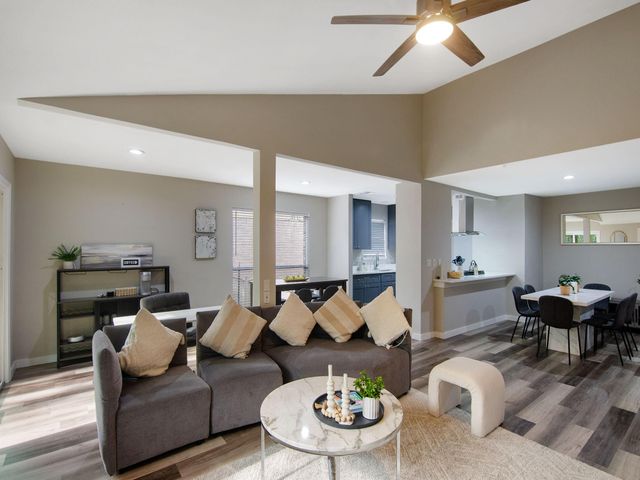 17 W Broken Oak, The Woodlands, TX 77381