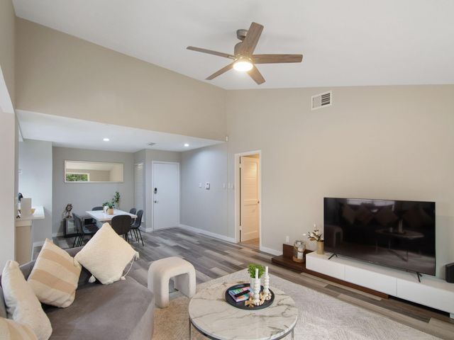 17 W Broken Oak, The Woodlands, TX 77381