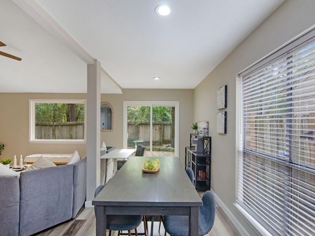 17 W Broken Oak, The Woodlands, TX 77381