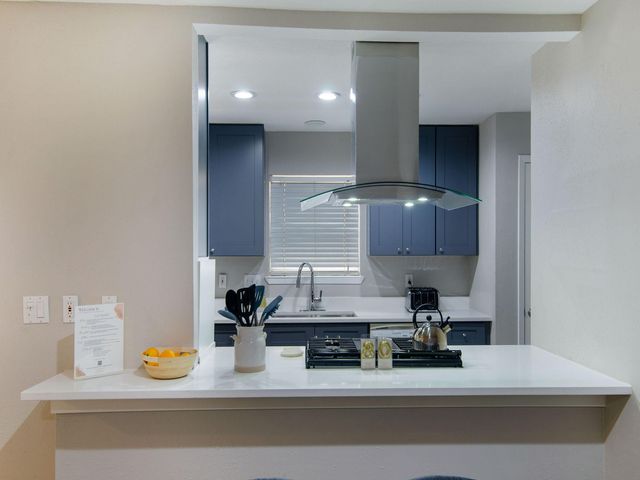 17 W Broken Oak, The Woodlands, TX 77381