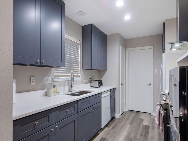 17 W Broken Oak, The Woodlands, TX 77381