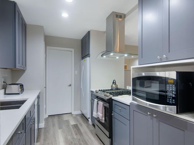 17 W Broken Oak, The Woodlands, TX 77381