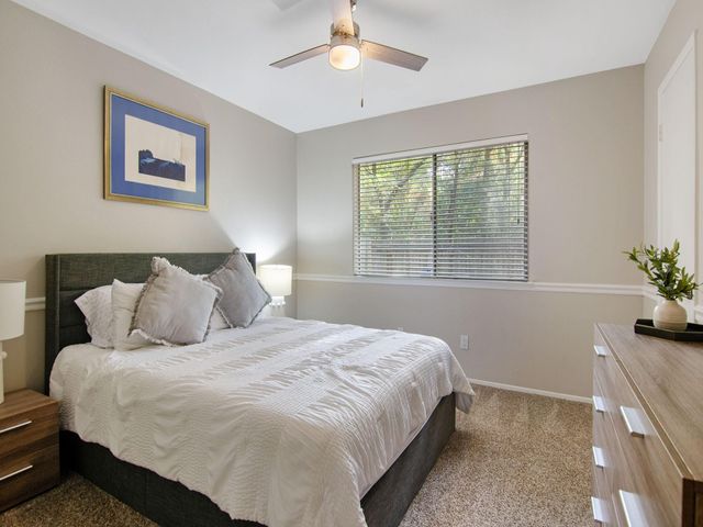 17 W Broken Oak, The Woodlands, TX 77381