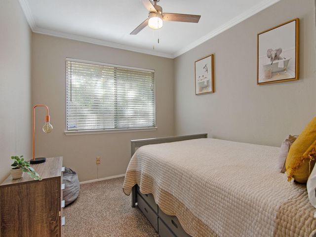 17 W Broken Oak, The Woodlands, TX 77381