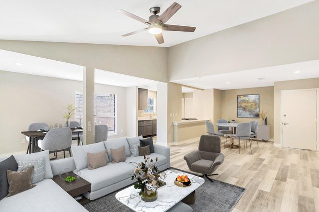 17 W Broken Oak, The Woodlands, TX 77381