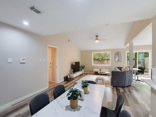 17 W Broken Oak, The Woodlands, TX 77381