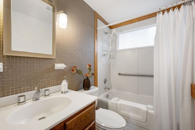 542 Concord Avenue, Lexington, MA 02421