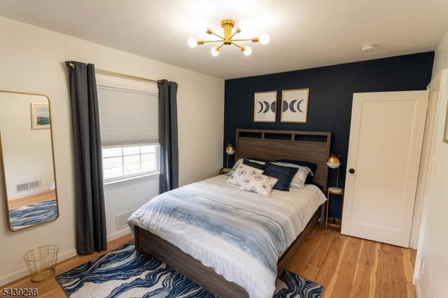 52 Knollwood Ter, Clifton City, NJ 07012