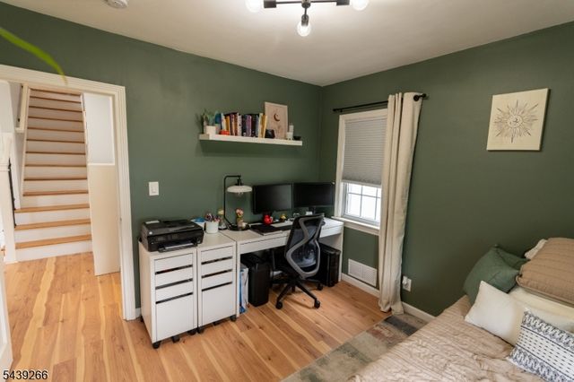 52 Knollwood Ter, Clifton City, NJ 07012