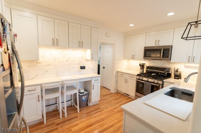 52 Knollwood Ter, Clifton City, NJ 07012