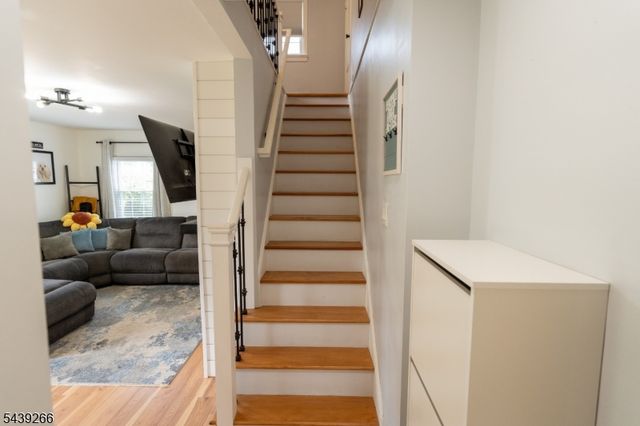 52 Knollwood Ter, Clifton City, NJ 07012