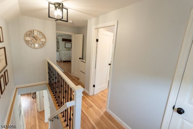 52 Knollwood Ter, Clifton City, NJ 07012