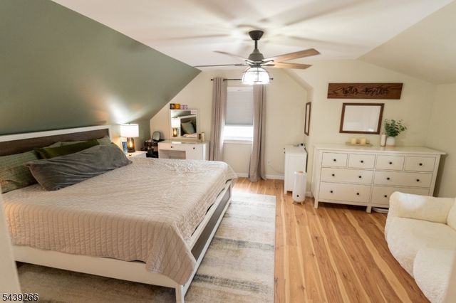 52 Knollwood Ter, Clifton City, NJ 07012