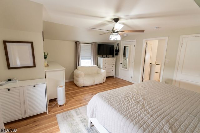 52 Knollwood Ter, Clifton City, NJ 07012