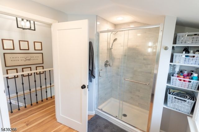 52 Knollwood Ter, Clifton City, NJ 07012