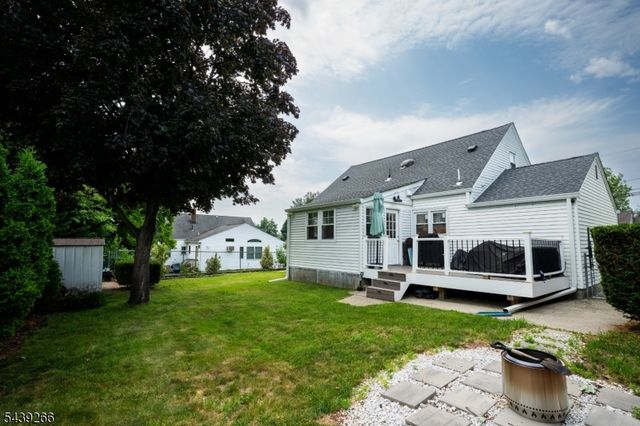 52 Knollwood Ter, Clifton City, NJ 07012