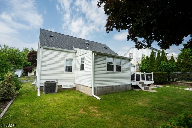 52 Knollwood Ter, Clifton City, NJ 07012