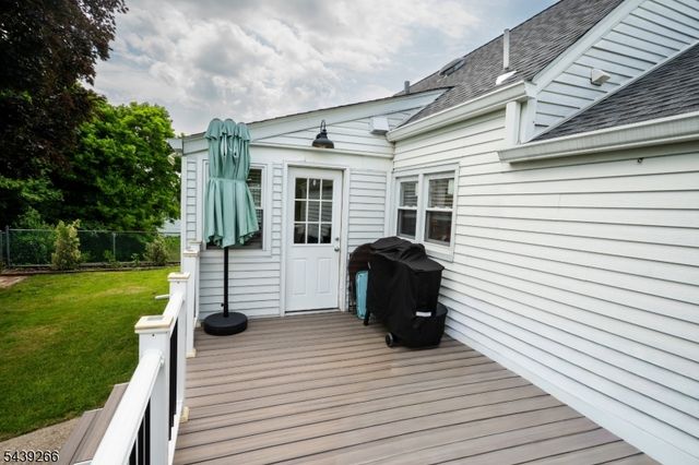 52 Knollwood Ter, Clifton City, NJ 07012