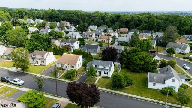 52 Knollwood Ter, Clifton City, NJ 07012