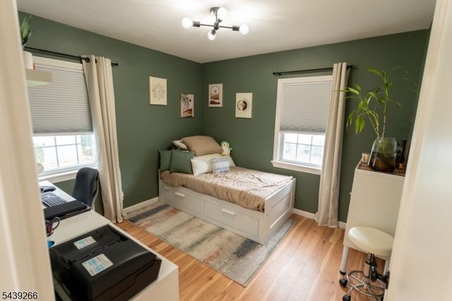 52 Knollwood Ter, Clifton City, NJ 07012