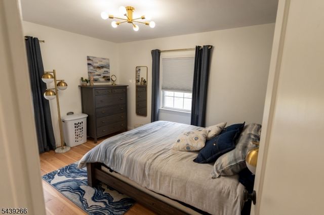 52 Knollwood Ter, Clifton City, NJ 07012