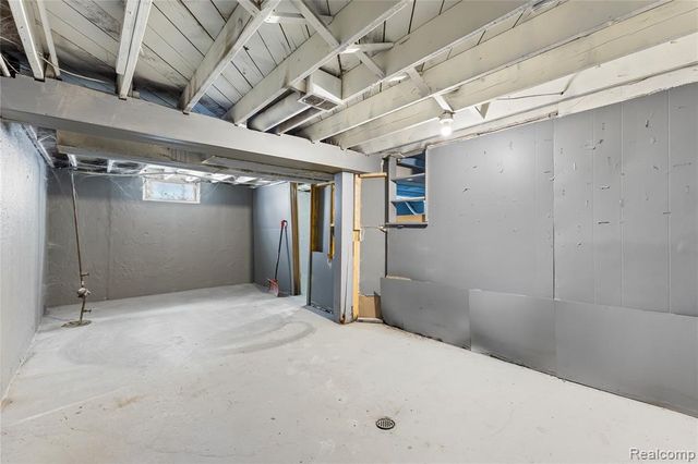 18485 Moenart Street, Detroit, MI 48234