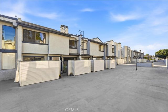 803 E Victoria 117, Carson, CA 90746